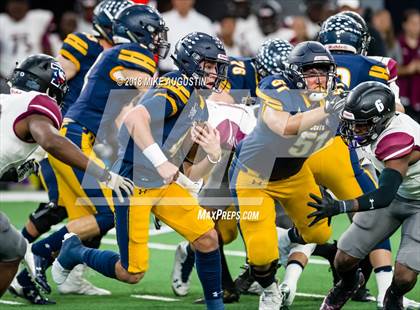 Thumbnail 2 in Mansfield Timberview vs. Highland Park (UIL 5A DI Regional Playoff) photogallery.