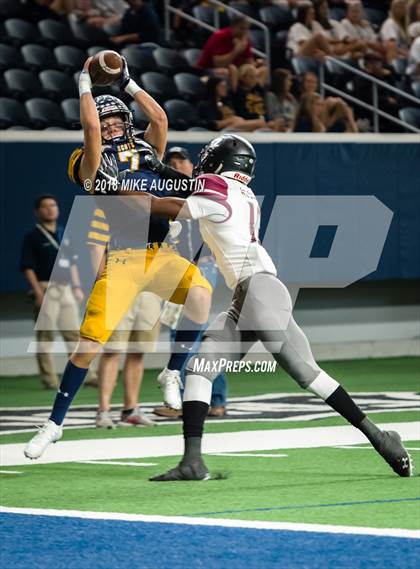 Thumbnail 1 in Mansfield Timberview vs. Highland Park (UIL 5A DI Regional Playoff) photogallery.