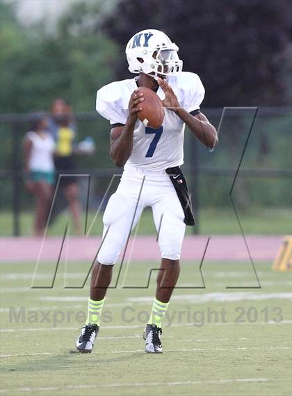 Thumbnail 1 in New Jersey vs. New York (All-Star Football Classic) photogallery.