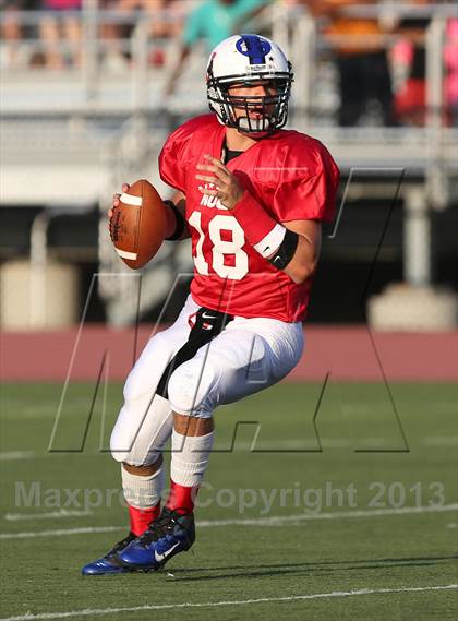Thumbnail 2 in New Jersey vs. New York (All-Star Football Classic) photogallery.