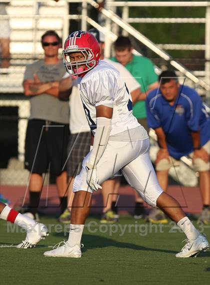 Thumbnail 1 in New Jersey vs. New York (All-Star Football Classic) photogallery.