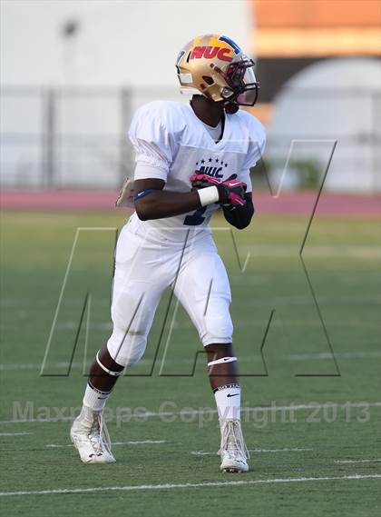 Thumbnail 3 in New Jersey vs. New York (All-Star Football Classic) photogallery.