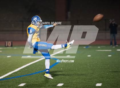 Thumbnail 2 in Gilroy vs. Menlo School (CIF CCS D5 Final) photogallery.