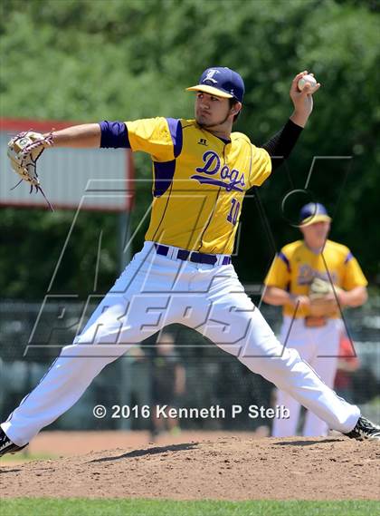 Thumbnail 1 in Lutcher @ Brusly (LHSAA 3A Quarterfinal G2) photogallery.