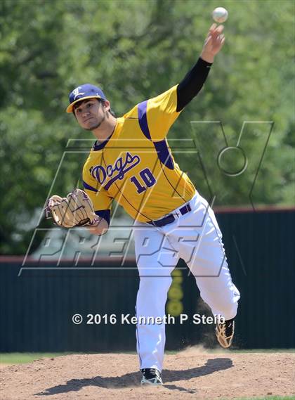 Thumbnail 1 in Lutcher @ Brusly (LHSAA 3A Quarterfinal G2) photogallery.