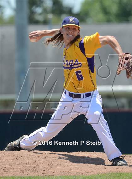 Thumbnail 1 in Lutcher @ Brusly (LHSAA 3A Quarterfinal G2) photogallery.