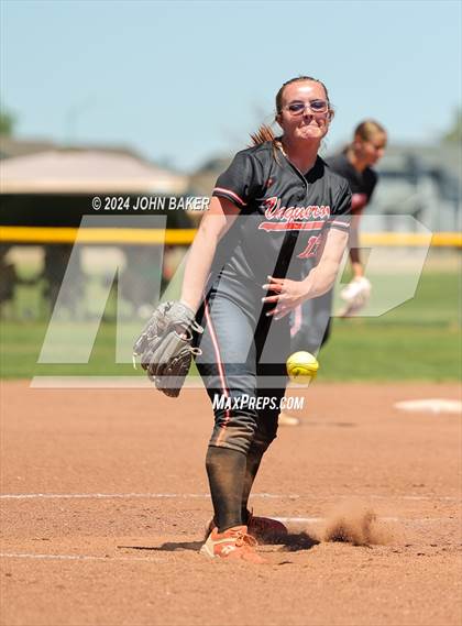 Thumbnail 1 in Boulder City vs. Fernley (NIAA 3A State Winners Semifinal) photogallery.