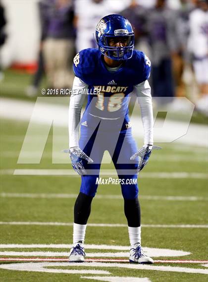 Thumbnail 1 in North Little Rock vs. Fayetteville (AAA 7A Final) photogallery.