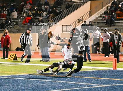 Thumbnail 2 in Pomona vs. Eaglecrest (CHSAA 5A Round 1) photogallery.
