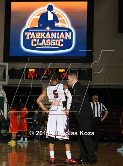 Thumbnail 2 in Findlay Prep vs. National Prep (Tarkanian Classic) photogallery.