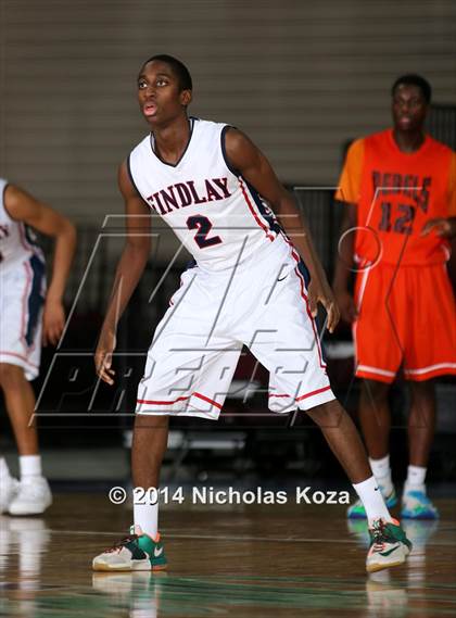 Thumbnail 2 in Findlay Prep vs. National Prep (Tarkanian Classic) photogallery.