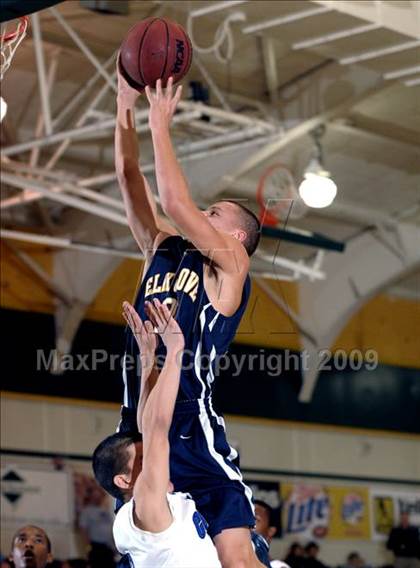 Thumbnail 3 in Capital Christian vs. Elk Grove (Hoops Classic 2009) photogallery.