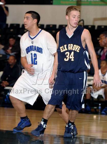 Thumbnail 2 in Capital Christian vs. Elk Grove (Hoops Classic 2009) photogallery.