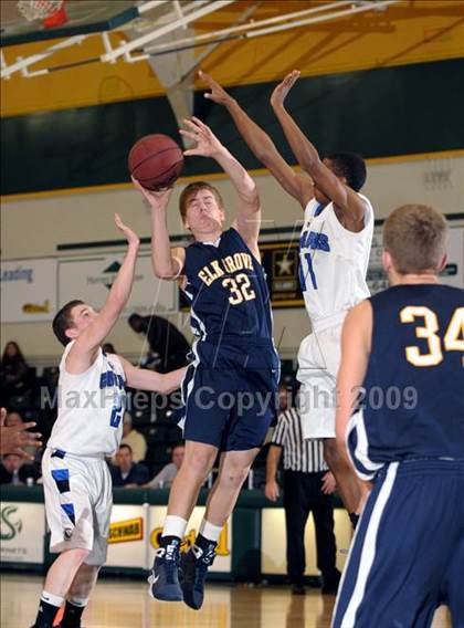 Thumbnail 2 in Capital Christian vs. Elk Grove (Hoops Classic 2009) photogallery.