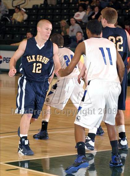 Thumbnail 1 in Capital Christian vs. Elk Grove (Hoops Classic 2009) photogallery.
