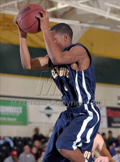 Thumbnail 2 in Capital Christian vs. Elk Grove (Hoops Classic 2009) photogallery.