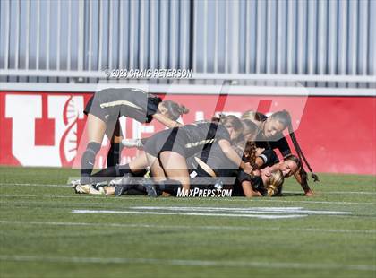 Thumbnail 2 in Lone Peak vs. Layton (UHSAA 6A Semifinals) photogallery.