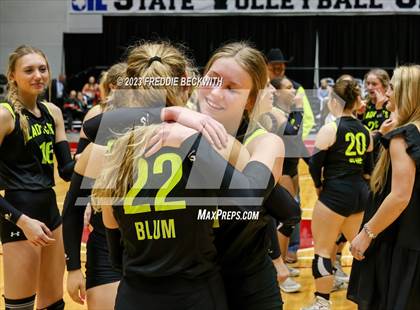 Thumbnail 1 in Blum vs. Harrold (UIL 1A Volleyball Final) photogallery.