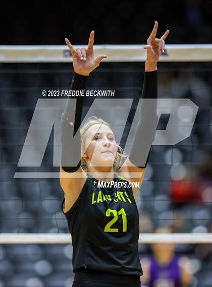 Thumbnail 1 in Blum vs. Harrold (UIL 1A Volleyball Final) photogallery.