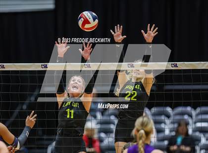 Thumbnail 2 in Blum vs. Harrold (UIL 1A Volleyball Final) photogallery.