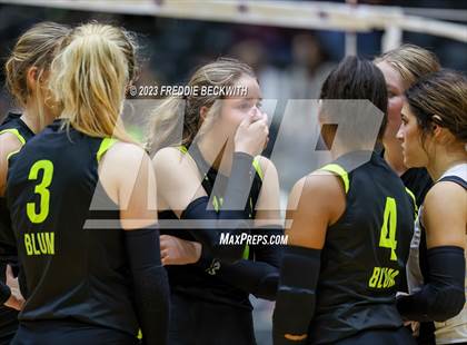 Thumbnail 2 in Blum vs. Harrold (UIL 1A Volleyball Final) photogallery.