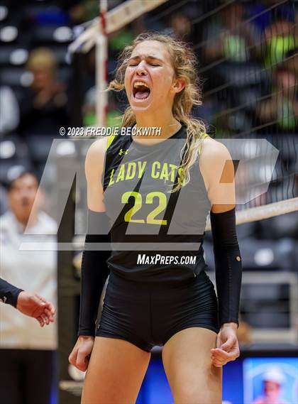 Thumbnail 3 in Blum vs. Harrold (UIL 1A Volleyball Final) photogallery.
