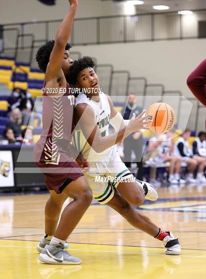 Thumbnail 2 in Roswell vs. Tucker (Tournament of Champions Holiday Classic) photogallery.