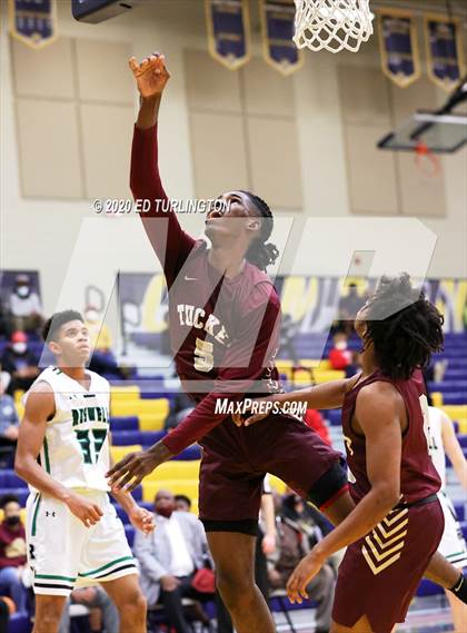 Thumbnail 1 in Roswell vs. Tucker (Tournament of Champions Holiday Classic) photogallery.