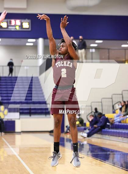 Thumbnail 2 in Roswell vs. Tucker (Tournament of Champions Holiday Classic) photogallery.
