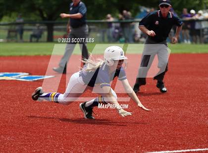 Thumbnail 2 in Unioto vs. Steubenville (OHSAA D2 Regional Final) photogallery.
