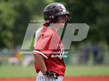 Thumbnail 2 in Unioto vs. Steubenville (OHSAA D2 Regional Final) photogallery.