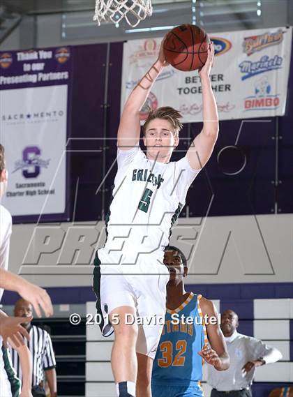 Thumbnail 3 in Burbank vs. Granite Bay (St. Hope Elite Classic) photogallery.