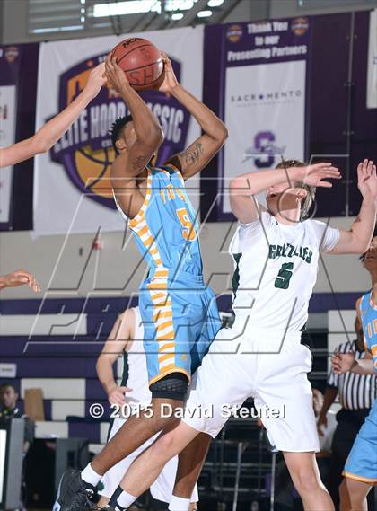 Thumbnail 2 in Burbank vs. Granite Bay (St. Hope Elite Classic) photogallery.