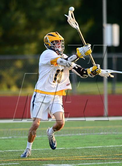 Thumbnail 3 in Staples vs. Simsbury (CIAC Class L Semifinal) photogallery.