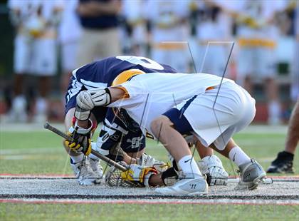 Thumbnail 2 in Staples vs. Simsbury (CIAC Class L Semifinal) photogallery.