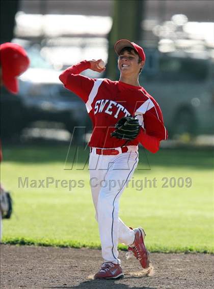Thumbnail 2 in Swett @ Salesian photogallery.