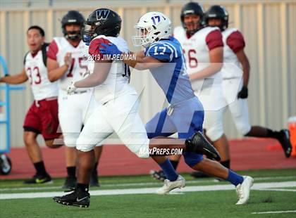 Thumbnail 2 in Weiss @ Leander photogallery.
