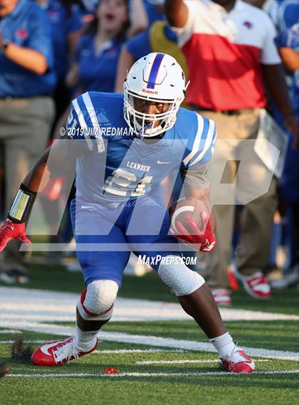 Thumbnail 3 in Weiss @ Leander photogallery.
