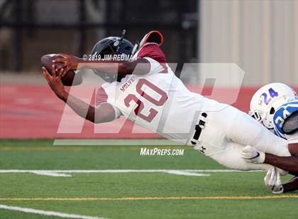 Thumbnail 3 in Weiss @ Leander photogallery.