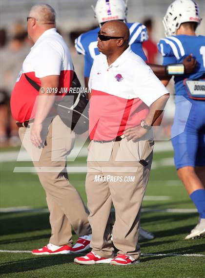 Thumbnail 3 in Weiss @ Leander photogallery.