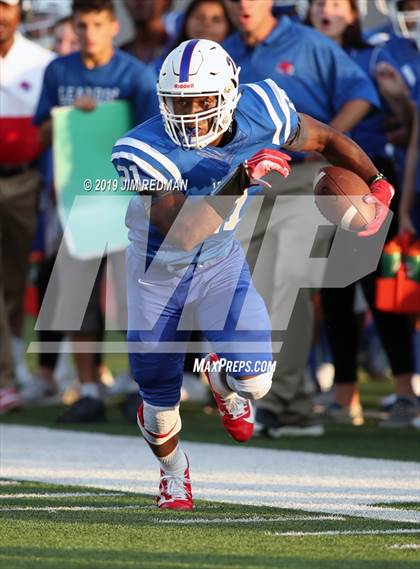 Thumbnail 1 in Weiss @ Leander photogallery.