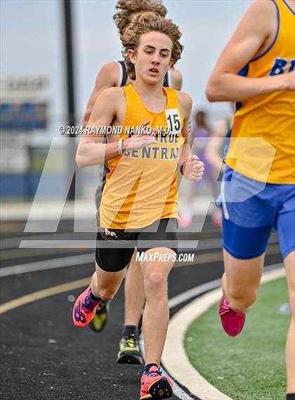 Thumbnail 1 in IHSAA Delta Sectionals (1600 Meter) photogallery.