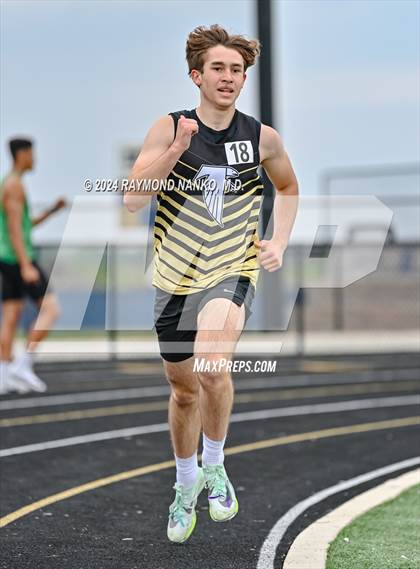 Thumbnail 1 in IHSAA Delta Sectionals (1600 Meter) photogallery.