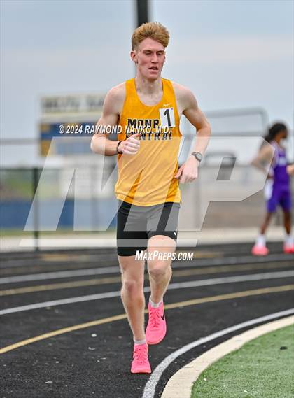 Thumbnail 3 in IHSAA Delta Sectionals (1600 Meter) photogallery.