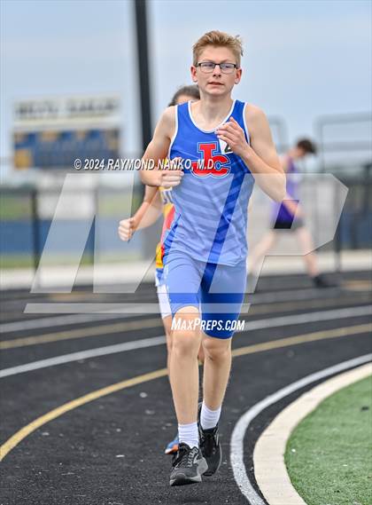 Thumbnail 1 in IHSAA Delta Sectionals (1600 Meter) photogallery.