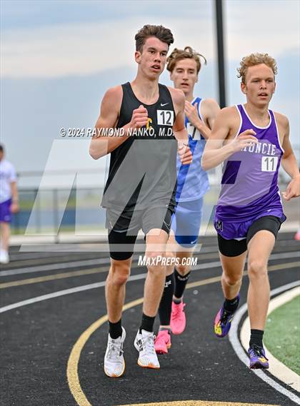 Thumbnail 2 in IHSAA Delta Sectionals (1600 Meter) photogallery.
