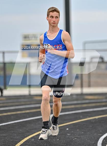 Thumbnail 2 in IHSAA Delta Sectionals (1600 Meter) photogallery.