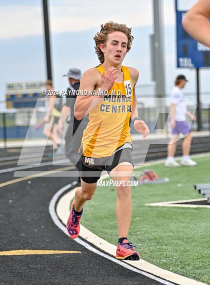 Thumbnail 3 in IHSAA Delta Sectionals (1600 Meter) photogallery.