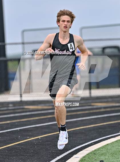 Thumbnail 1 in IHSAA Delta Sectionals (1600 Meter) photogallery.