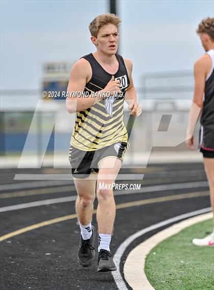 Thumbnail 1 in IHSAA Delta Sectionals (1600 Meter) photogallery.